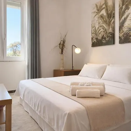 Stylish Escape Near Colosseum & Metro