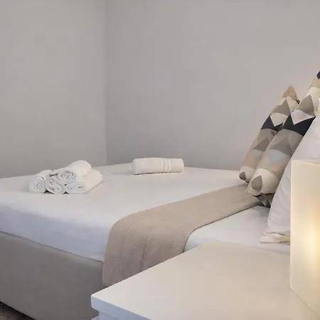 Stylish Escape Near Colosseum & Metro *