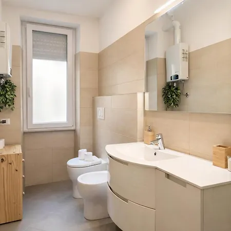 Stylish Escape Near Colosseum & Metro 아파트 로마