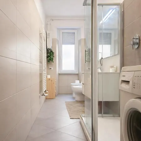 Stylish Escape Near Colosseum & Metro *