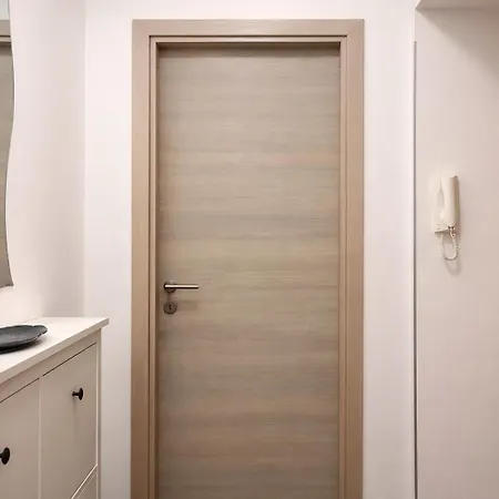 아파트 Stylish Escape Near Colosseum & Metro