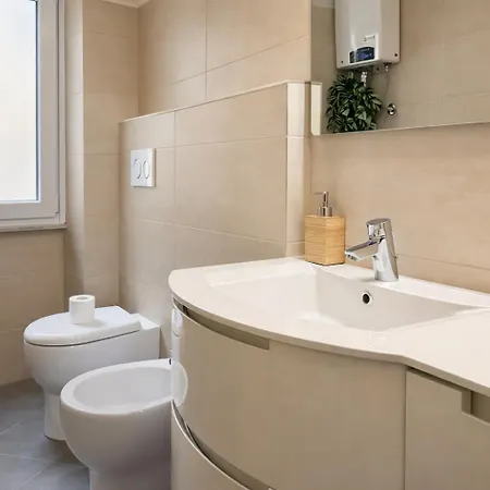 Stylish Escape Near Colosseum & Metro